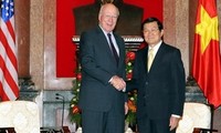Staatspräsident Truong Tan Sang empfängt US-Senatspräsident Patrick Leahy
